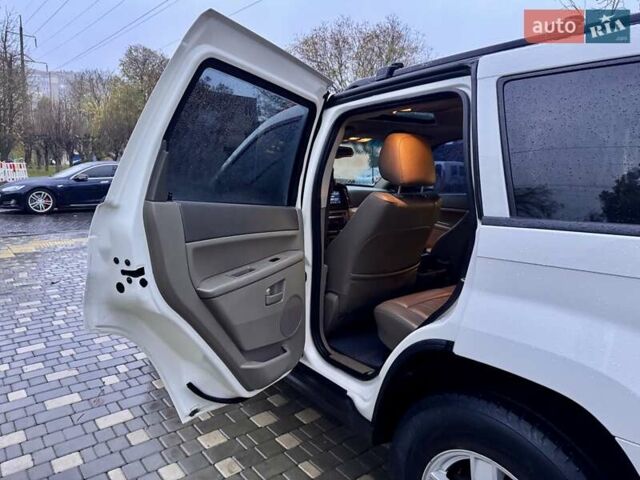 Белый Джип Гранд Чероки, объемом двигателя 4.7 л и пробегом 228 тыс. км за 7400 $, фото 56 на Automoto.ua