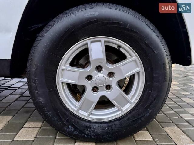 Белый Джип Гранд Чероки, объемом двигателя 4.7 л и пробегом 228 тыс. км за 7400 $, фото 31 на Automoto.ua