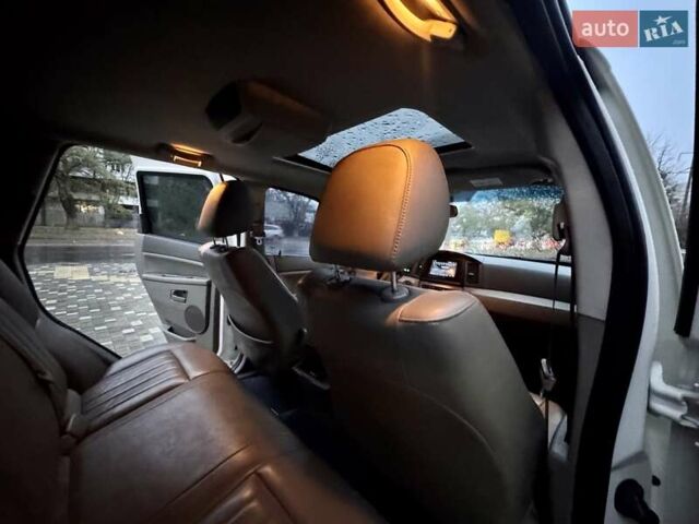 Белый Джип Гранд Чероки, объемом двигателя 4.7 л и пробегом 228 тыс. км за 7400 $, фото 73 на Automoto.ua