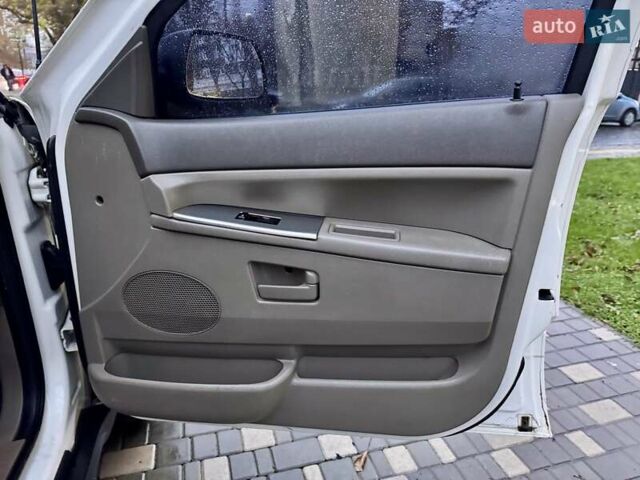 Белый Джип Гранд Чероки, объемом двигателя 4.7 л и пробегом 228 тыс. км за 7400 $, фото 46 на Automoto.ua