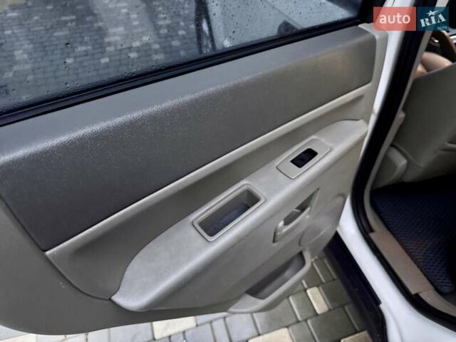 Белый Джип Гранд Чероки, объемом двигателя 4.7 л и пробегом 228 тыс. км за 7400 $, фото 60 на Automoto.ua