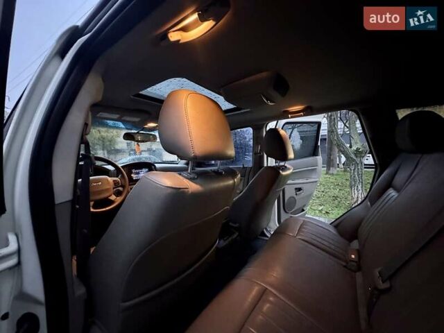 Белый Джип Гранд Чероки, объемом двигателя 4.7 л и пробегом 228 тыс. км за 7400 $, фото 62 на Automoto.ua