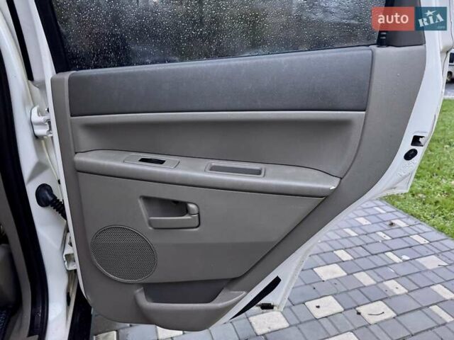 Белый Джип Гранд Чероки, объемом двигателя 4.7 л и пробегом 228 тыс. км за 7400 $, фото 66 на Automoto.ua