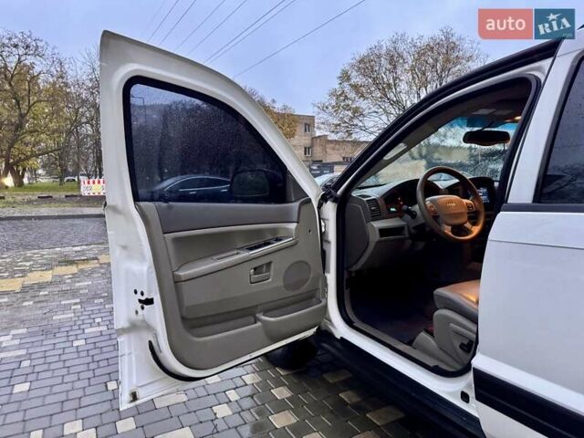 Белый Джип Гранд Чероки, объемом двигателя 4.7 л и пробегом 228 тыс. км за 7400 $, фото 34 на Automoto.ua