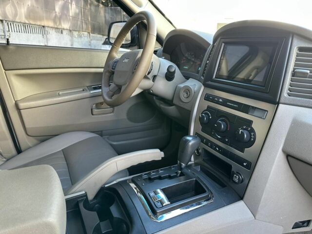 Белый Джип Гранд Чероки, объемом двигателя 4.7 л и пробегом 225 тыс. км за 7800 $, фото 5 на Automoto.ua