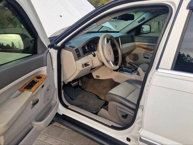 Джип Grand Cherokee 2008 у Дніпро (Дніпропетровську) на Automoto.ua Білий Джип Grand Cherokee, об'ємом двигуна 3 л та пробігом 230 тис. км за 9641 $, фото 4 на Automoto.ua