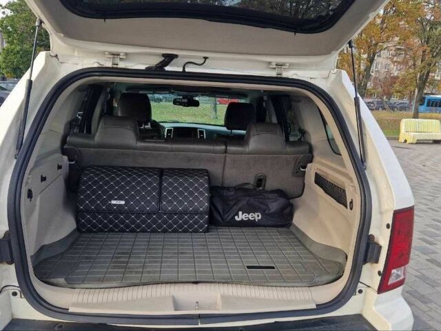 Джип Grand Cherokee 2008 у Дніпро (Дніпропетровську) на Automoto.ua Білий Джип Grand Cherokee, об'ємом двигуна 3 л та пробігом 230 тис. км за 9641 $, фото 12 на Automoto.ua