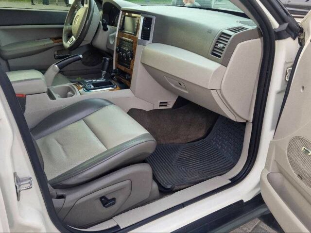 Джип Grand Cherokee 2008 у Дніпро (Дніпропетровську) на Automoto.ua Білий Джип Grand Cherokee, об'ємом двигуна 3 л та пробігом 230 тис. км за 9641 $, фото 6 на Automoto.ua