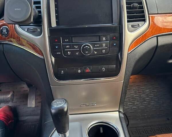 Белый Джип Гранд Чероки, объемом двигателя 2.99 л и пробегом 354 тыс. км за 15000 $, фото 2 на Automoto.ua