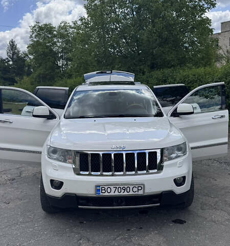 Белый Джип Гранд Чероки, объемом двигателя 2.99 л и пробегом 303 тыс. км за 19000 $, фото 8 на Automoto.ua