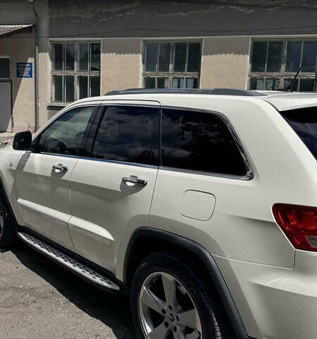 Белый Джип Гранд Чероки, объемом двигателя 2.99 л и пробегом 315 тыс. км за 17500 $, фото 4 на Automoto.ua