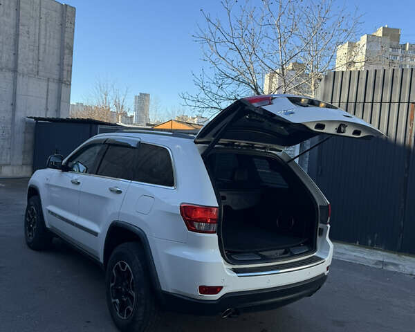 Білий Джип Grand Cherokee, об'ємом двигуна 2.99 л та пробігом 250 тис. км за 12999 $, фото 5 на Automoto.ua