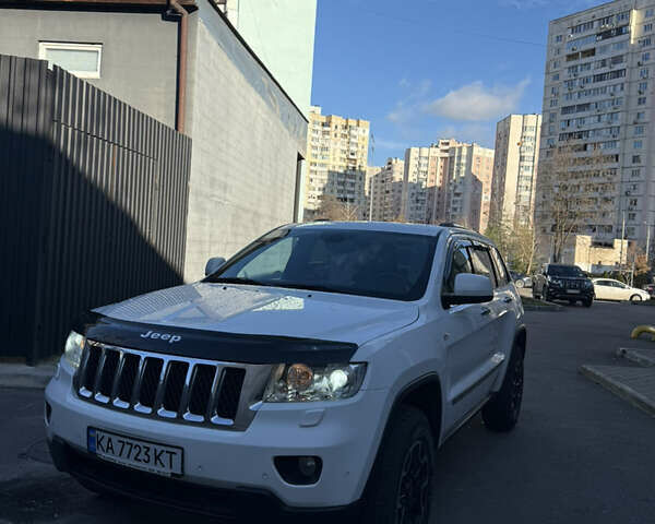Білий Джип Grand Cherokee, об'ємом двигуна 2.99 л та пробігом 250 тис. км за 12999 $, фото 10 на Automoto.ua