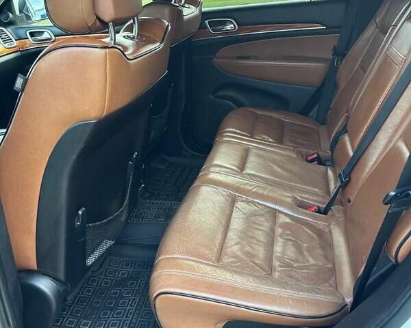 Белый Джип Гранд Чероки, объемом двигателя 2.99 л и пробегом 354 тыс. км за 15000 $, фото 3 на Automoto.ua