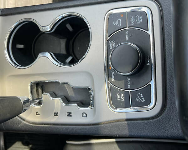 Білий Джип Grand Cherokee, об'ємом двигуна 2.99 л та пробігом 290 тис. км за 15500 $, фото 13 на Automoto.ua