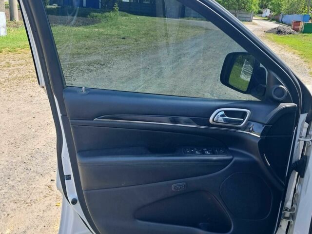 Белый Джип Гранд Чероки, объемом двигателя 3 л и пробегом 165 тыс. км за 15500 $, фото 7 на Automoto.ua