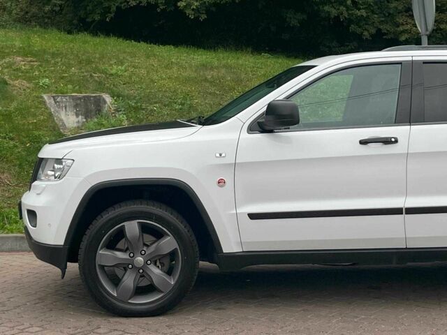 Білий Джип Grand Cherokee, об'ємом двигуна 3 л та пробігом 176 тис. км за 14990 $, фото 4 на Automoto.ua