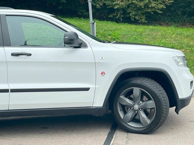 Білий Джип Grand Cherokee, об'ємом двигуна 3 л та пробігом 176 тис. км за 14990 $, фото 22 на Automoto.ua