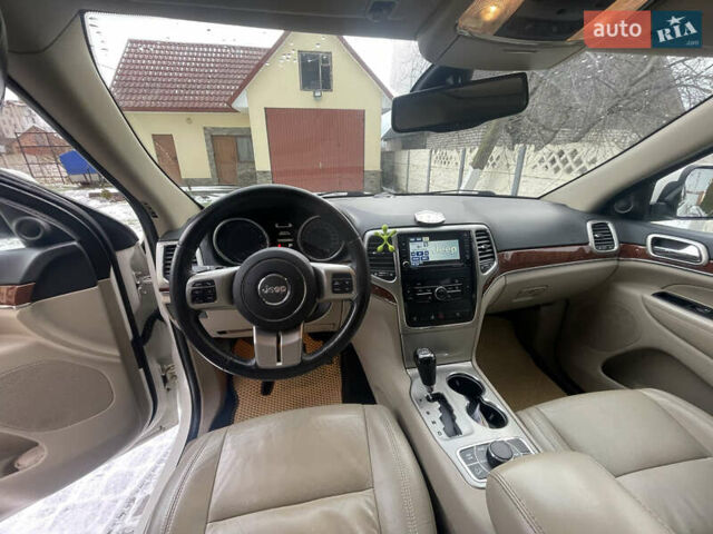 Білий Джип Grand Cherokee, об'ємом двигуна 2.99 л та пробігом 189 тис. км за 18000 $, фото 15 на Automoto.ua