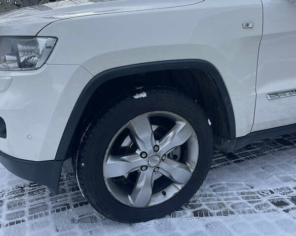 Білий Джип Grand Cherokee, об'ємом двигуна 2.99 л та пробігом 189 тис. км за 18000 $, фото 9 на Automoto.ua