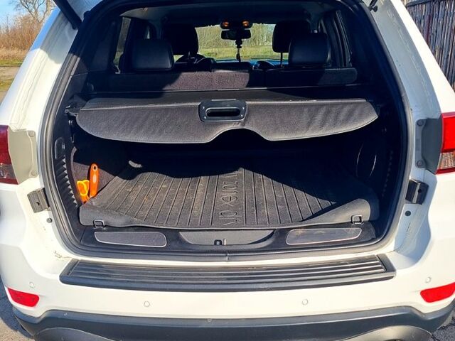 Белый Джип Гранд Чероки, объемом двигателя 3 л и пробегом 255 тыс. км за 20500 $, фото 1 на Automoto.ua