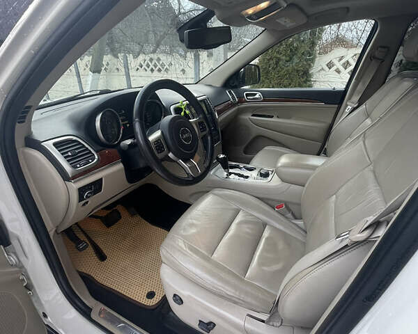 Білий Джип Grand Cherokee, об'ємом двигуна 2.99 л та пробігом 189 тис. км за 18000 $, фото 14 на Automoto.ua
