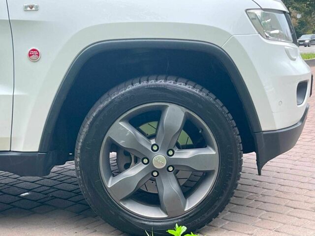 Білий Джип Grand Cherokee, об'ємом двигуна 3 л та пробігом 176 тис. км за 14990 $, фото 12 на Automoto.ua