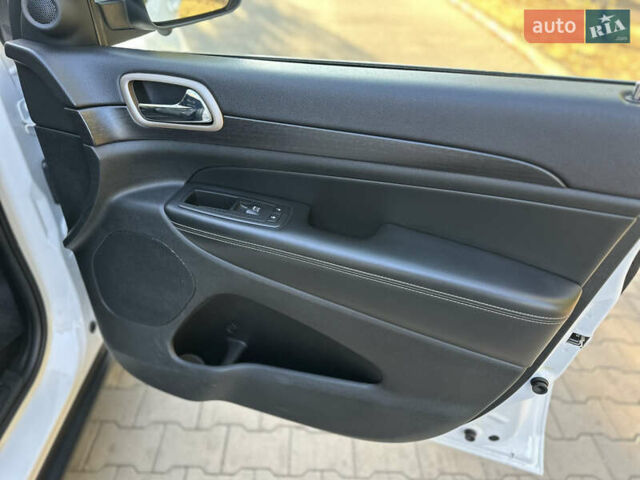 Белый Джип Гранд Чероки, объемом двигателя 2.99 л и пробегом 145 тыс. км за 19700 $, фото 32 на Automoto.ua