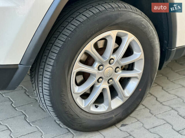Белый Джип Гранд Чероки, объемом двигателя 2.99 л и пробегом 145 тыс. км за 19700 $, фото 14 на Automoto.ua