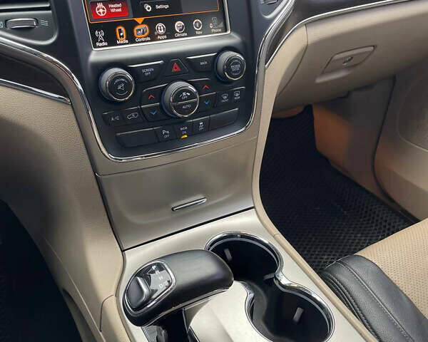 Белый Джип Гранд Чероки, объемом двигателя 2.99 л и пробегом 232 тыс. км за 18500 $, фото 8 на Automoto.ua