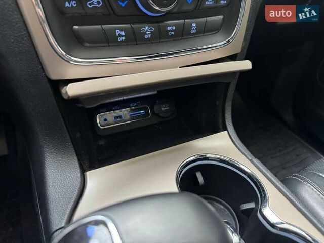 Білий Джип Grand Cherokee, об'ємом двигуна 2.99 л та пробігом 261 тис. км за 18990 $, фото 28 на Automoto.ua