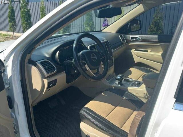 Джип Grand Cherokee 2013 у Житомирі на Automoto.ua Білий Джип Grand Cherokee, об'ємом двигуна 3 л та пробігом 232 тис. км за 20000 $, фото 13 на Automoto.ua