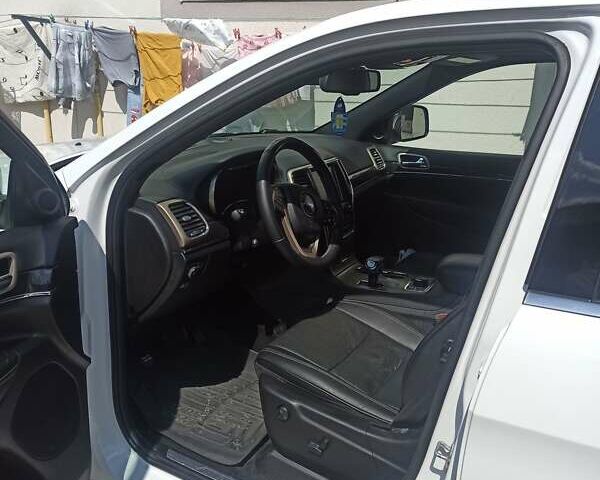 Білий Джип Grand Cherokee, об'ємом двигуна 2.99 л та пробігом 237 тис. км за 17900 $, фото 4 на Automoto.ua