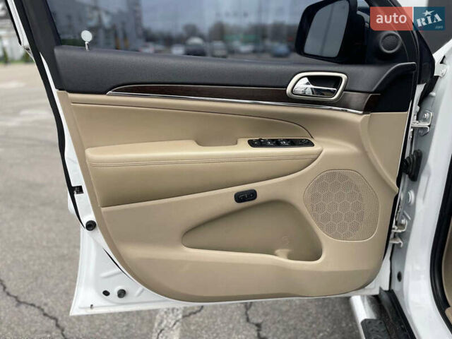 Белый Джип Гранд Чероки, объемом двигателя 2.99 л и пробегом 232 тыс. км за 18500 $, фото 14 на Automoto.ua