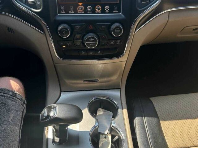 Джип Grand Cherokee 2013 у Житомирі на Automoto.ua Білий Джип Grand Cherokee, об'ємом двигуна 3 л та пробігом 232 тис. км за 20000 $, фото 6 на Automoto.ua