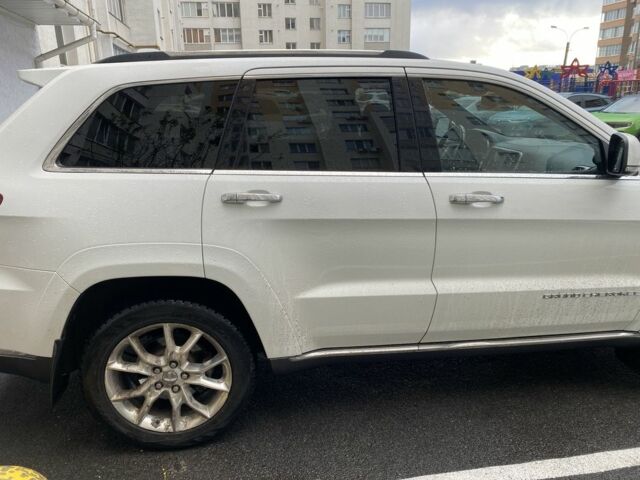 Білий Джип Grand Cherokee, об'ємом двигуна 3 л та пробігом 251 тис. км за 17000 $, фото 2 на Automoto.ua