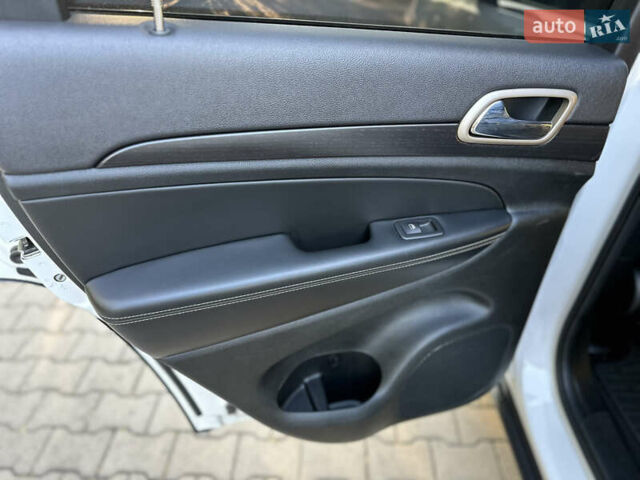 Белый Джип Гранд Чероки, объемом двигателя 2.99 л и пробегом 145 тыс. км за 19700 $, фото 36 на Automoto.ua
