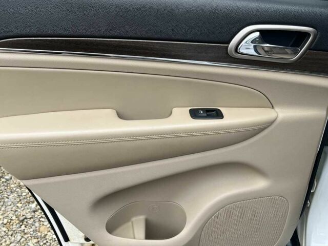 Білий Джип Grand Cherokee, об'ємом двигуна 3.6 л та пробігом 140 тис. км за 17000 $, фото 12 на Automoto.ua