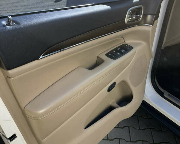 Белый Джип Гранд Чероки, объемом двигателя 3.6 л и пробегом 160 тыс. км за 19000 $, фото 9 на Automoto.ua