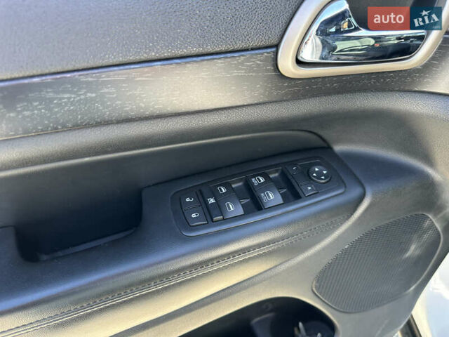 Белый Джип Гранд Чероки, объемом двигателя 3.6 л и пробегом 113 тыс. км за 19999 $, фото 16 на Automoto.ua