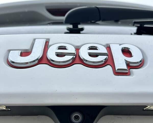 Білий Джип Grand Cherokee, об'ємом двигуна 3.6 л та пробігом 238 тис. км за 17000 $, фото 11 на Automoto.ua