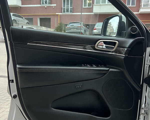 Белый Джип Гранд Чероки, объемом двигателя 2.99 л и пробегом 210 тыс. км за 21600 $, фото 13 на Automoto.ua