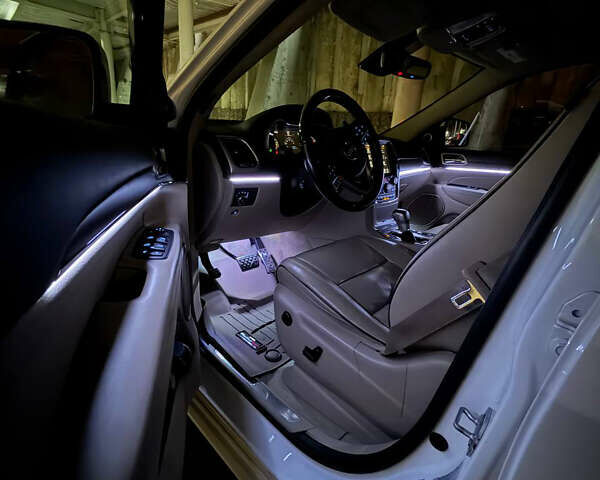 Белый Джип Гранд Чероки, объемом двигателя 5.7 л и пробегом 88 тыс. км за 38000 $, фото 25 на Automoto.ua