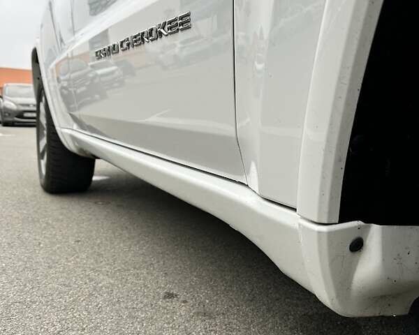 Белый Джип Гранд Чероки, объемом двигателя 3 л и пробегом 155 тыс. км за 22500 $, фото 60 на Automoto.ua