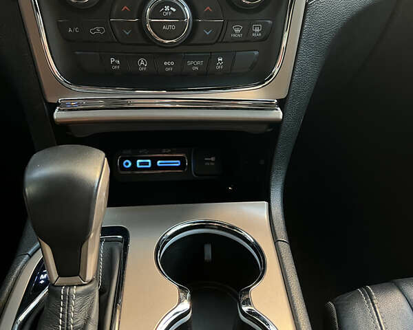 Джип Гранд Чероки 2016 в Львове на Automoto.ua Белый Джип Гранд Чероки, объемом двигателя 3.61 л и пробегом 50 тыс. км за 23800 $, фото 10 на Automoto.ua