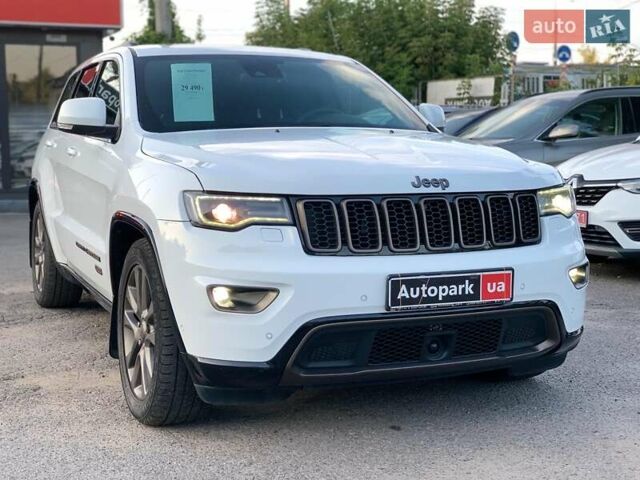 Білий Джип Grand Cherokee, об'ємом двигуна 3 л та пробігом 176 тис. км за 29440 $, фото 2 на Automoto.ua