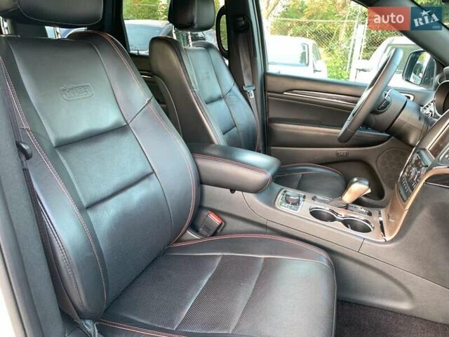 Білий Джип Grand Cherokee, об'ємом двигуна 3 л та пробігом 176 тис. км за 29440 $, фото 29 на Automoto.ua