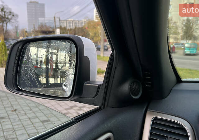 Белый Джип Гранд Чероки, объемом двигателя 2.99 л и пробегом 142 тыс. км за 25000 $, фото 23 на Automoto.ua