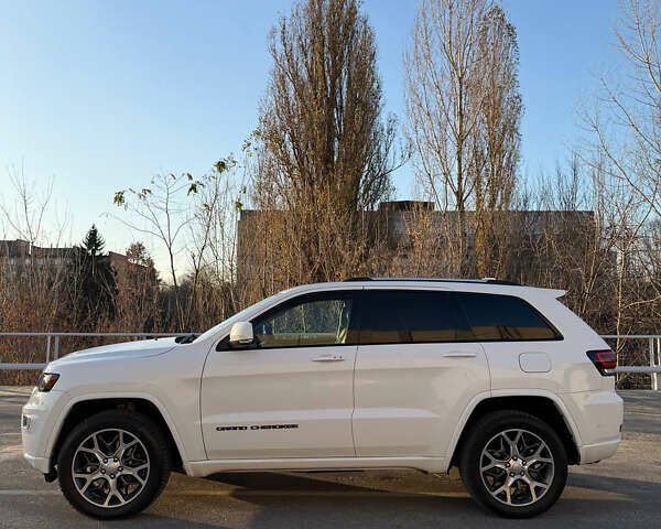 Белый Джип Гранд Чероки, объемом двигателя 5.7 л и пробегом 88 тыс. км за 38000 $, фото 2 на Automoto.ua
