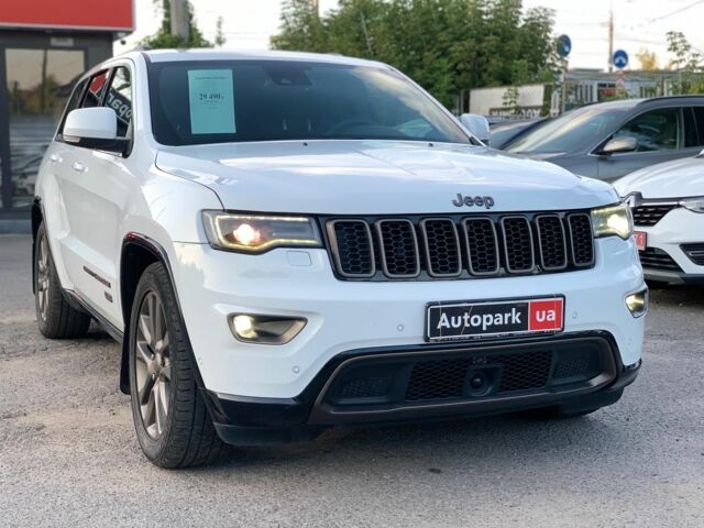 Білий Джип Grand Cherokee, об'ємом двигуна 3 л та пробігом 176 тис. км за 29440 $, фото 2 на Automoto.ua